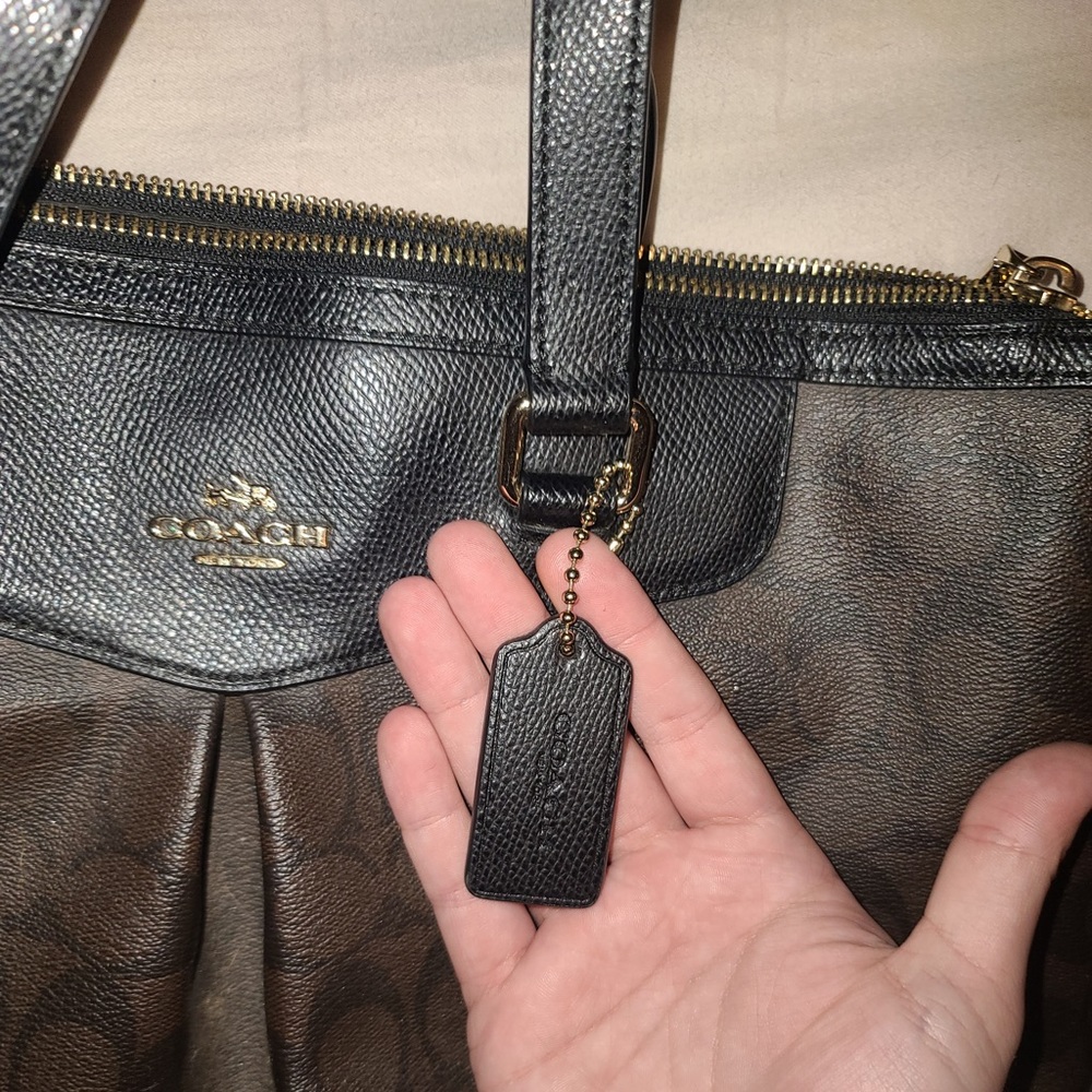 Authentic Coach purse with a crossbody strap! - Picture 2 of 12